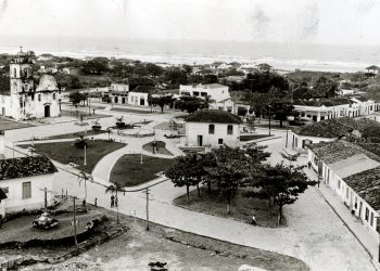 Vista_da_Praca_Carlos_Botelho_e_da_Igreja_Matriz_de_Santana,_Itanhaem_SP